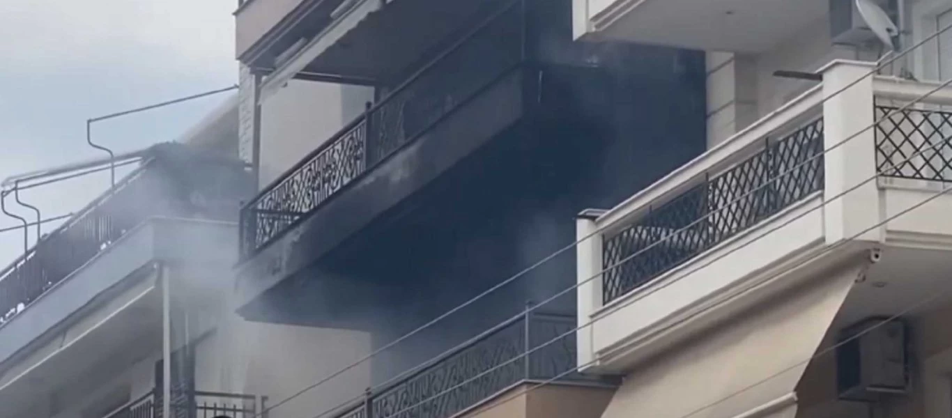 Θεσσαλονίκη: Μεγάλη φωτιά σε διαμέρισμα από ένα κεράκι που έμεινε αναμμένο σε δωμάτιο